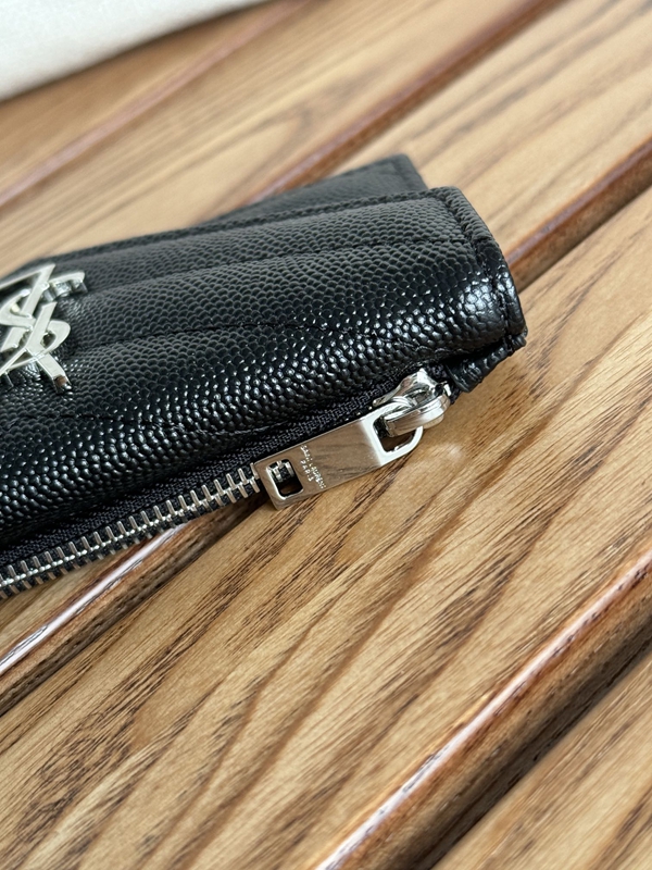 イヴサンローラン財布細部ディテール